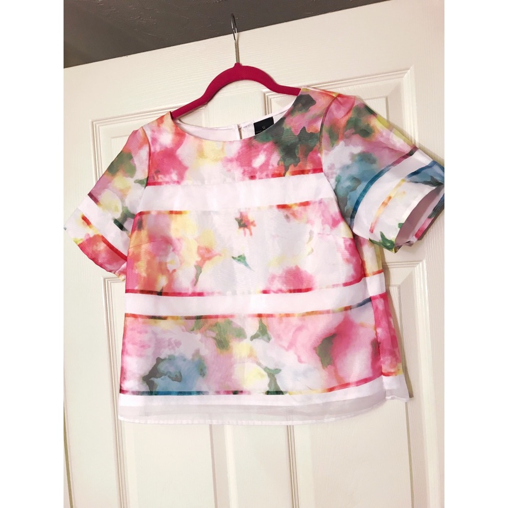 4/$25 Worthington White & Floral Light Crop Top